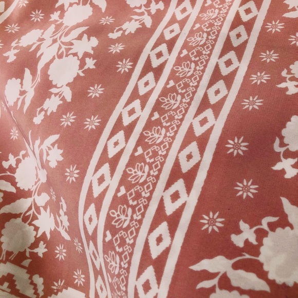 E M | Scallop Halter Top - Picture 5 of 5